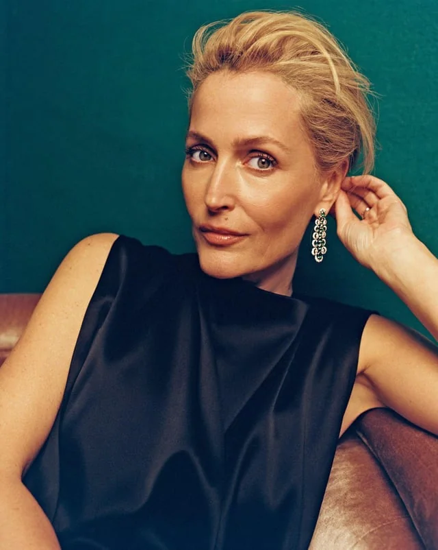 Gillian Anderson, 56 picture 1 of 4