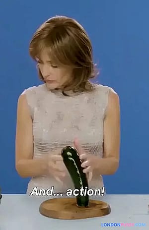 Gillian Anderson (Handjob Scene)