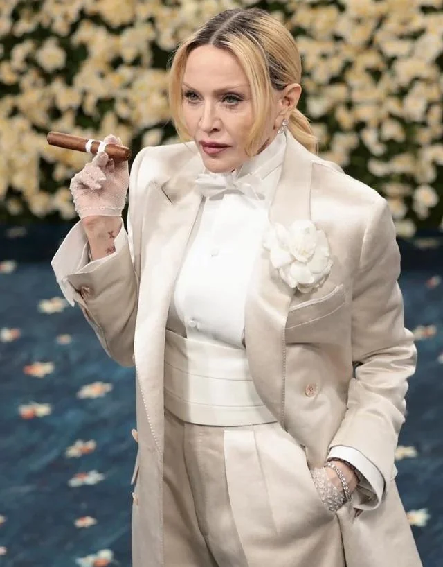 Madonna, 66 picture 2 of 4