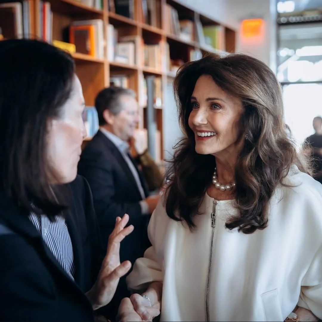 Lynda Carter, 73 picture 1 of 2