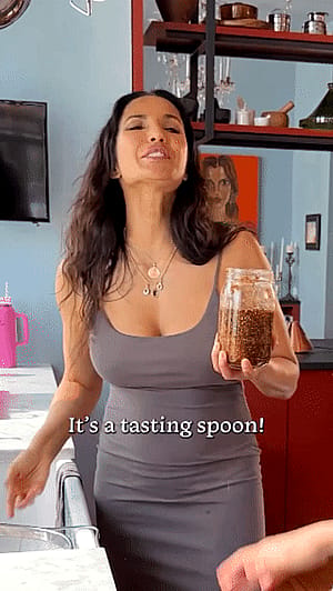 Padma Lakshmi, 54'