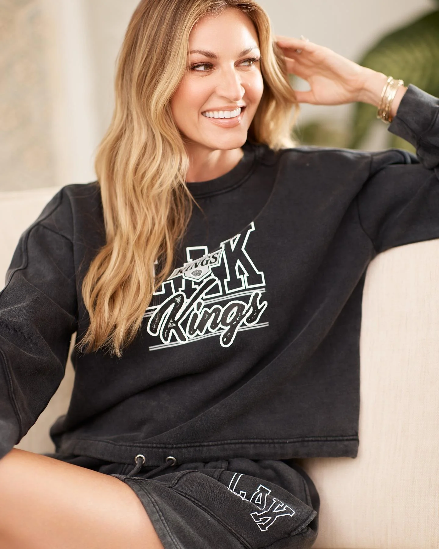 Erin Andrews, 46 picture 1 of 1
