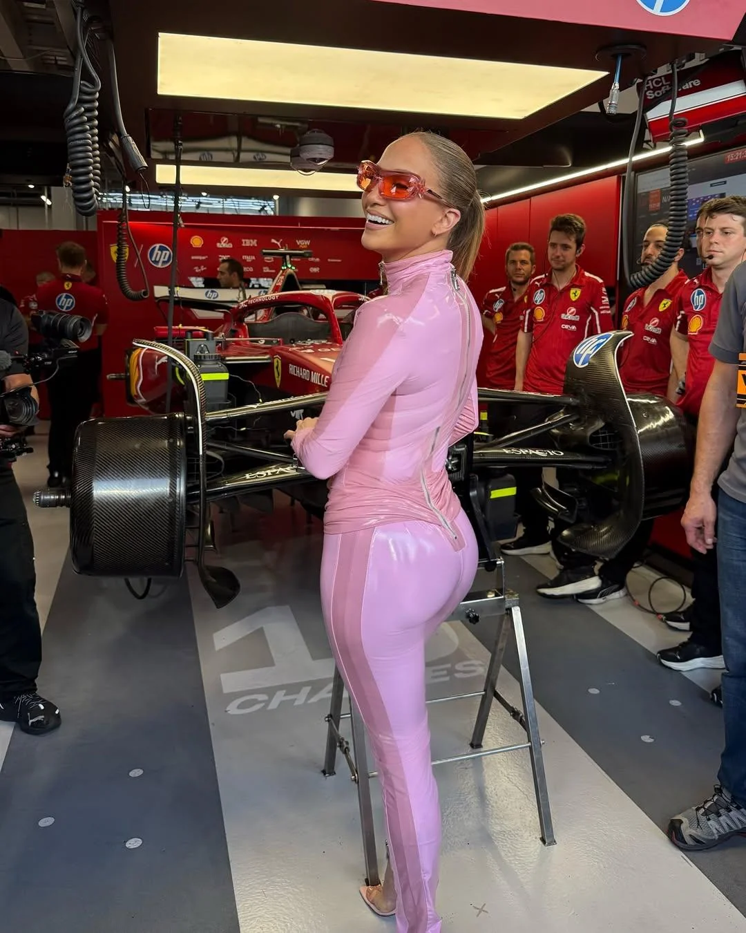 Jennifer Lopez, 55 pretty in pink picture 3 of 5