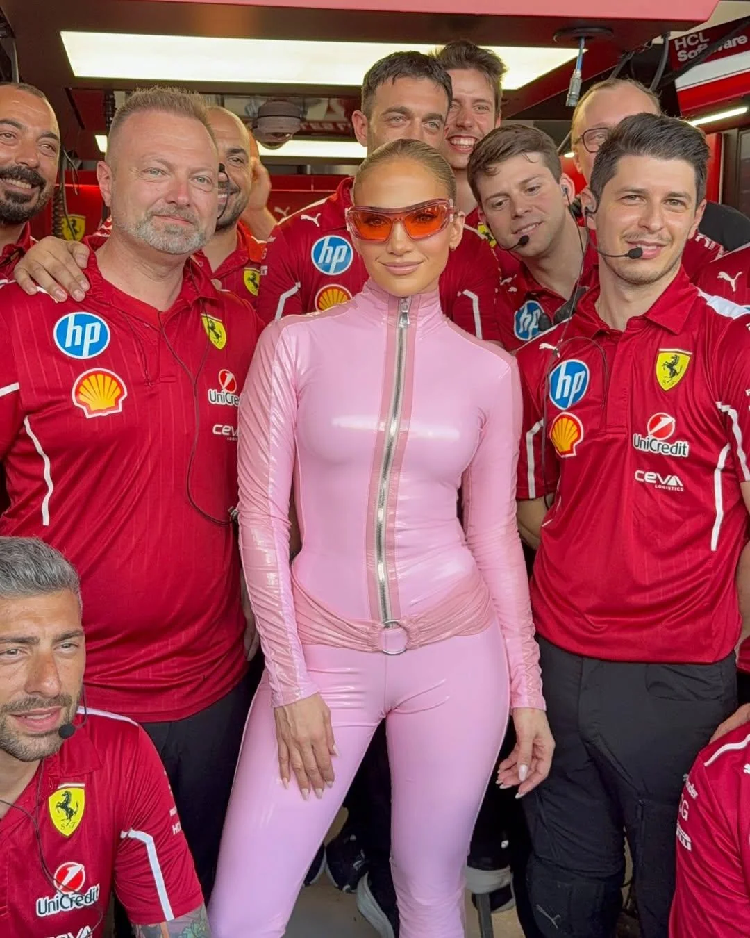 Jennifer Lopez, 55 pretty in pink picture 4 of 5