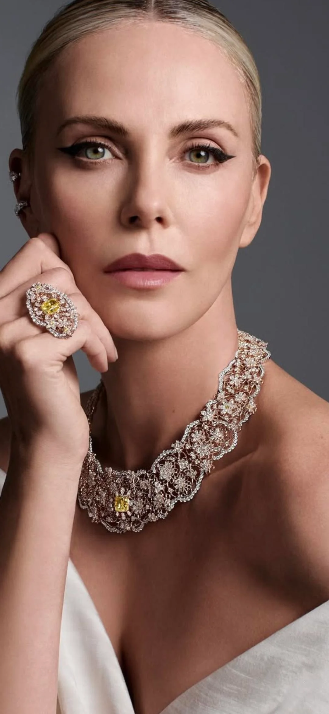 Charlize Theron, 49 picture 1 of 2