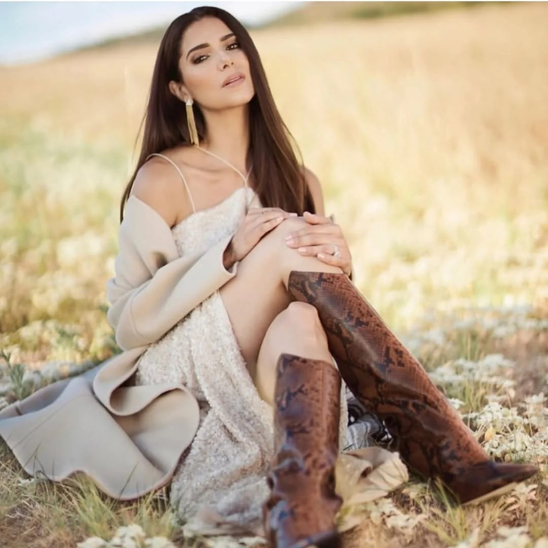 Roselyn Sanchez, 52 picture 3 of 5