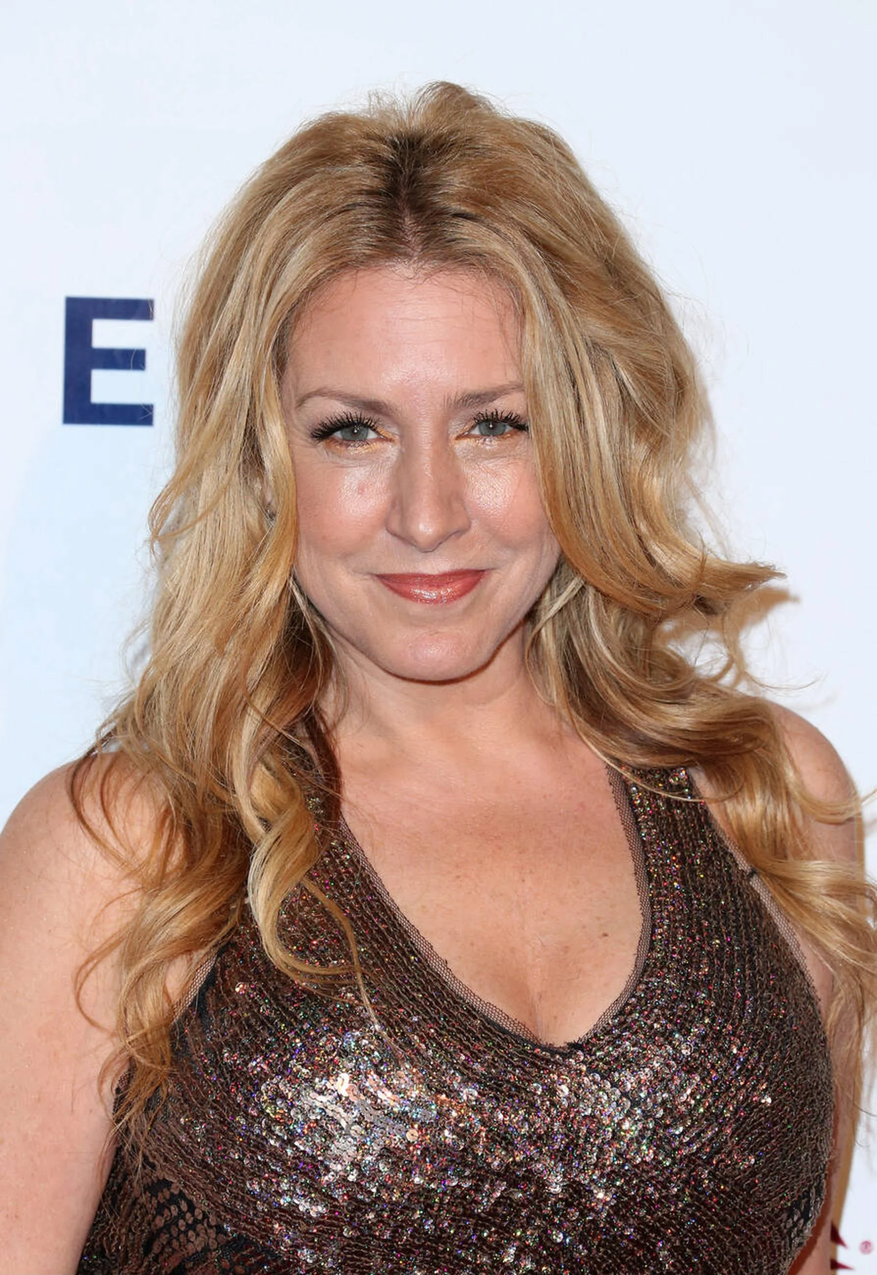Joely Fisher, 46 picture 1 of 3