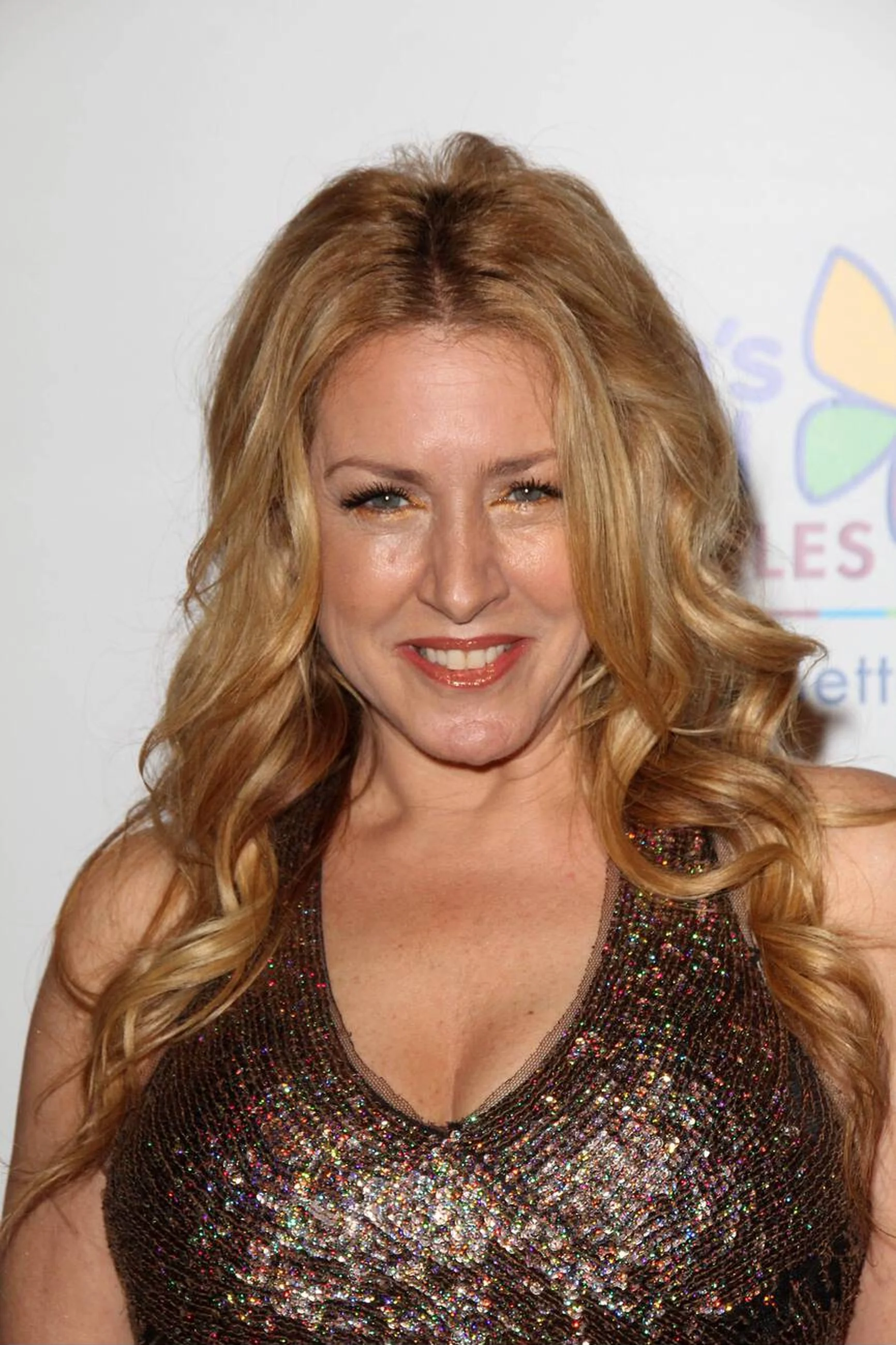 Joely Fisher, 46 picture 3 of 3