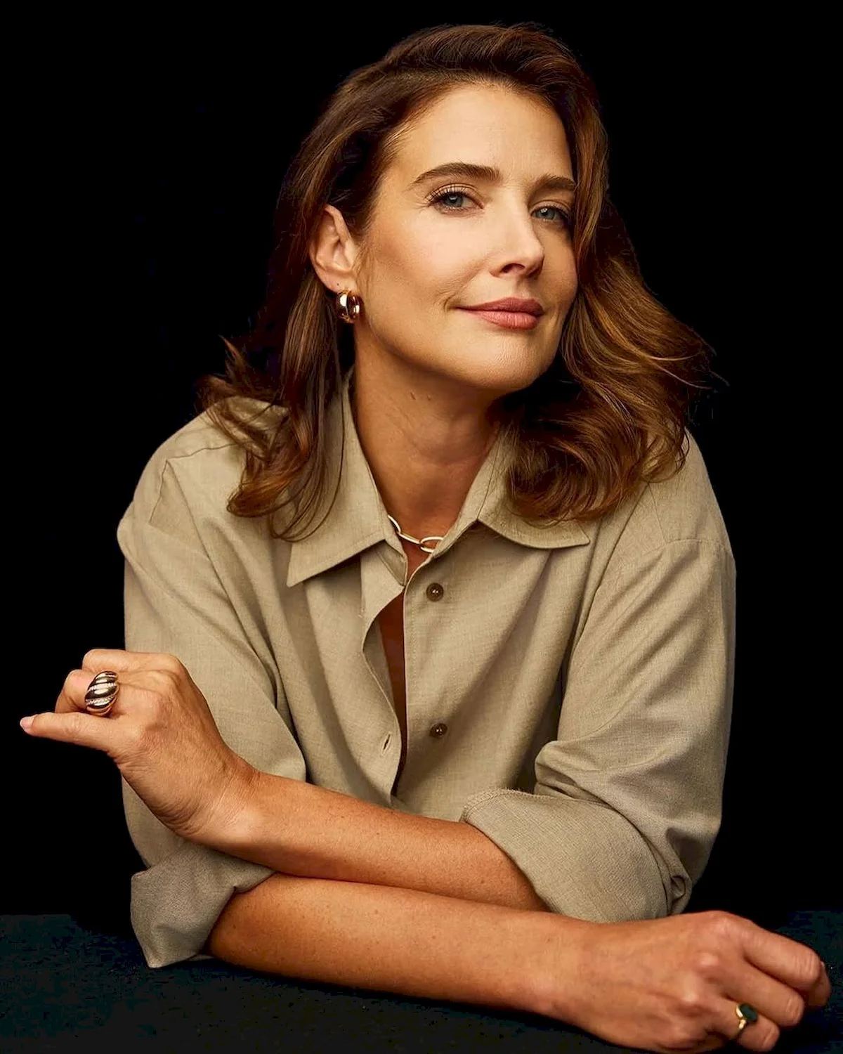 Cobie Smulders, 43 picture 3 of 3