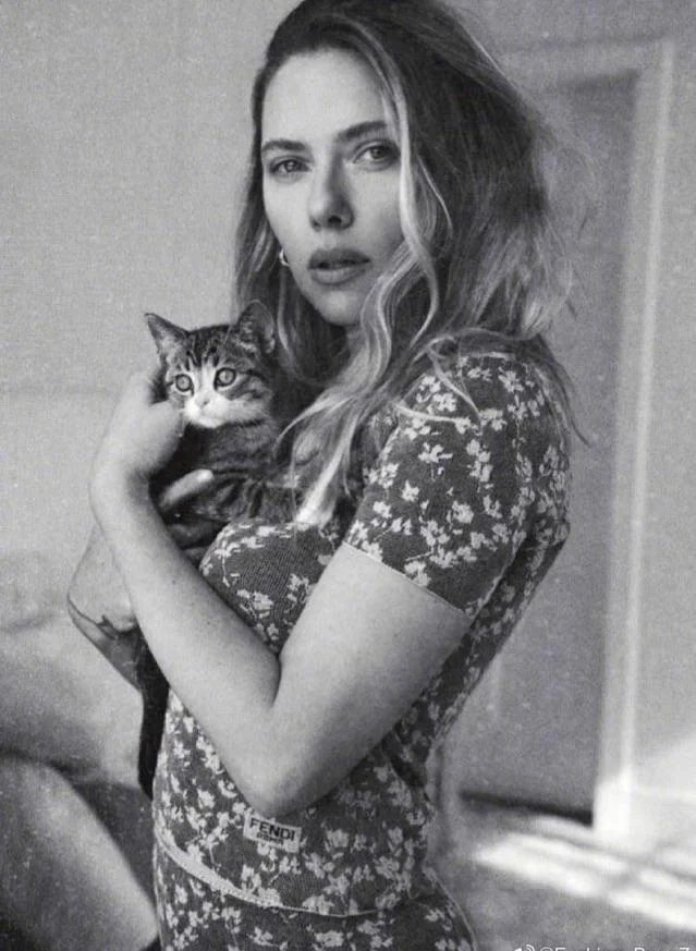 Scarlett Johansson, 40 picture 1 of 1