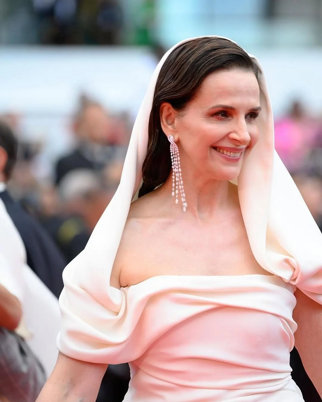 Juliette Binoche, 61 picture 6 of 8