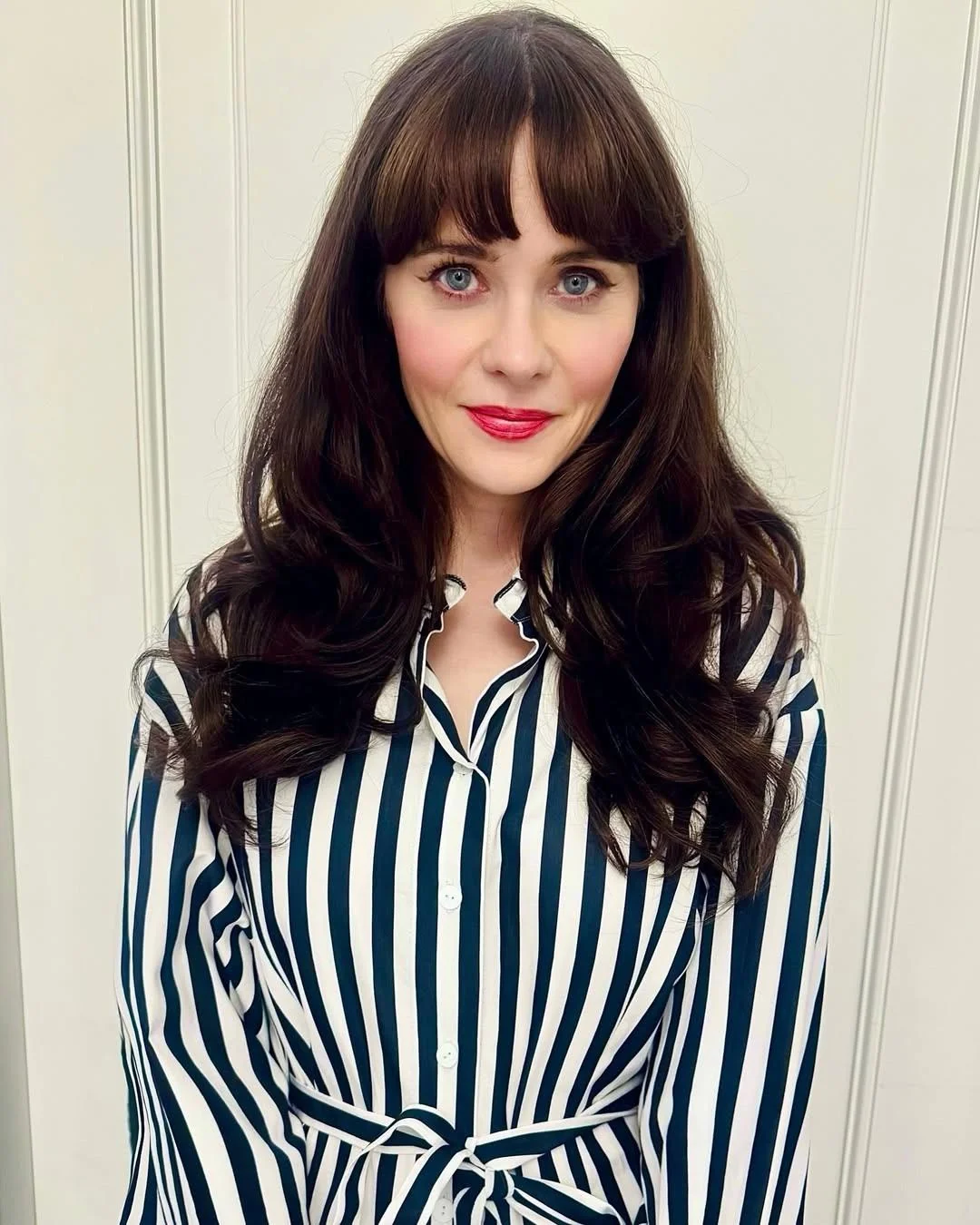 Zooey Deschanel, 45 picture 2 of 2