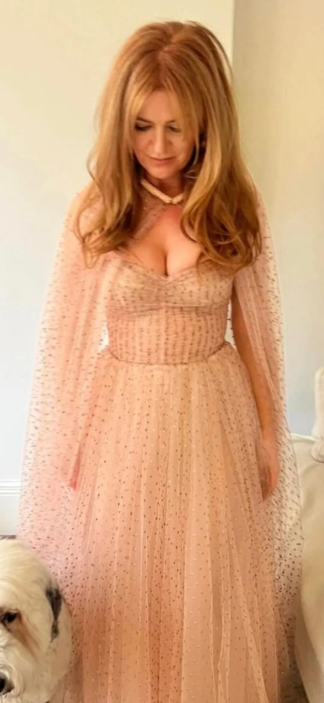 Isla Fisher, 49 picture 2 of 2