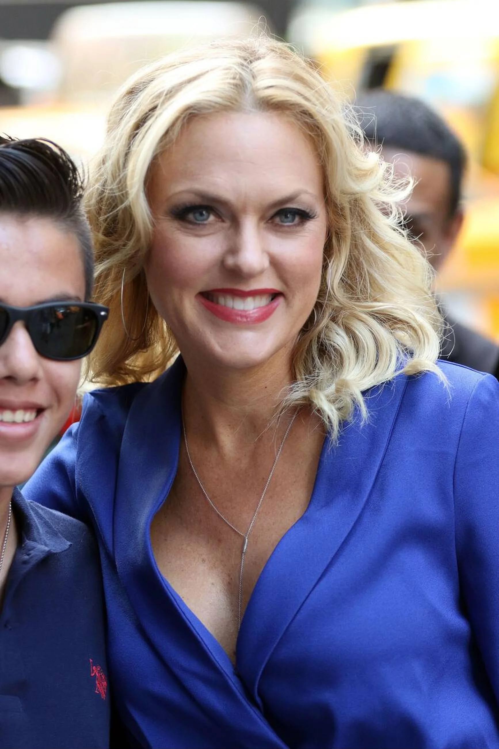 Elaine Hendrix, 44 picture 2 of 2