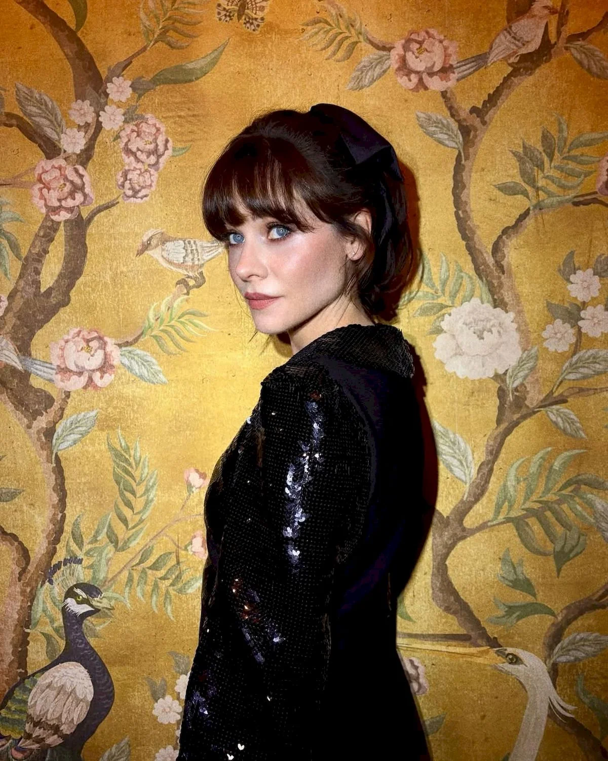 Zooey Deschanel, 45 picture 2 of 2