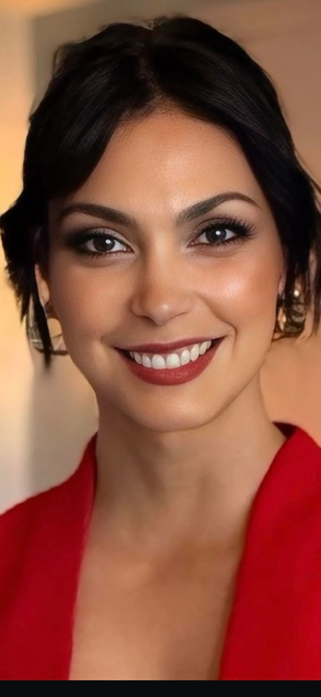 Morena Baccarin, 45 picture 2 of 2