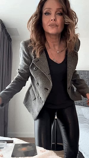 Dina Meyer, 56'