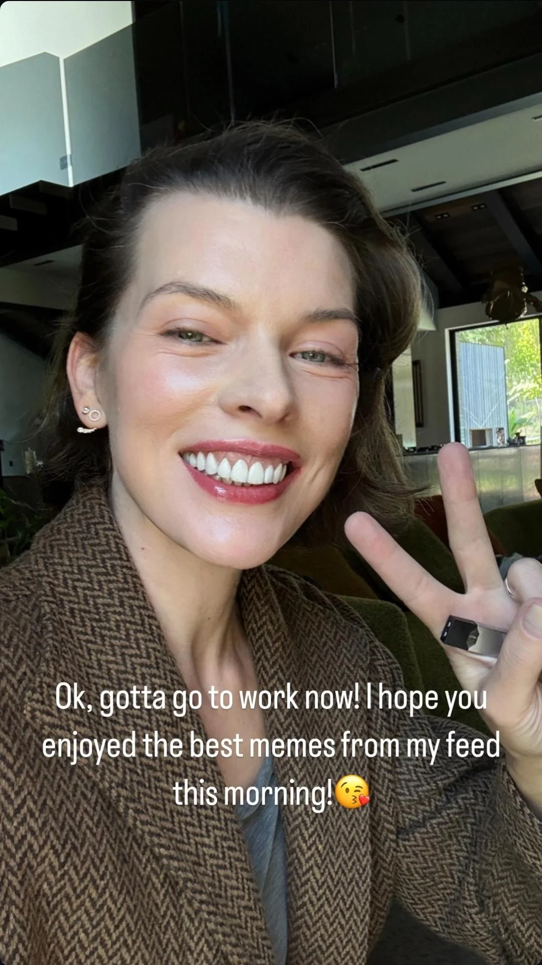 Milla Jovovich, 49 picture 1 of 1