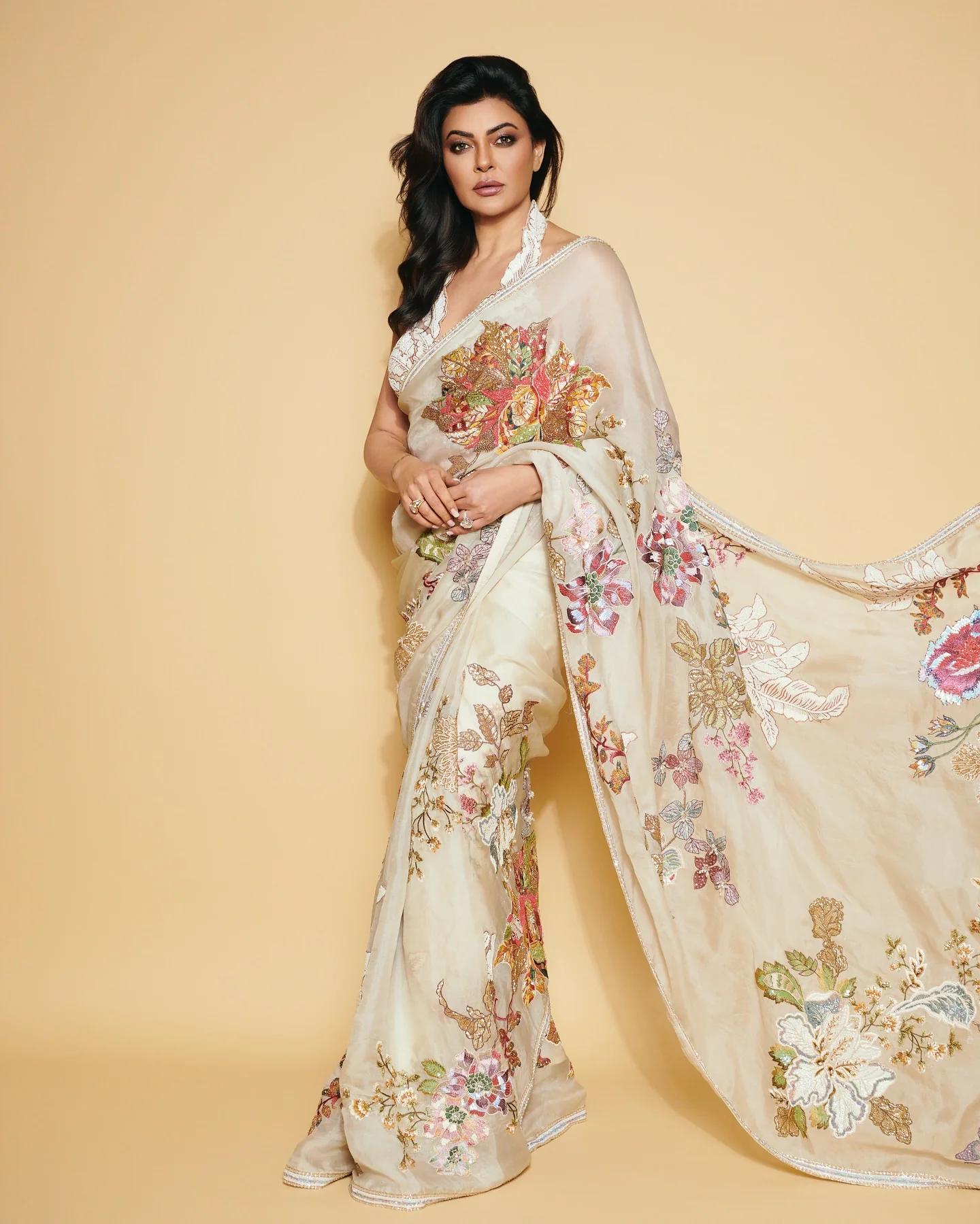 Sushmita Sen, 49 picture 1 of 3