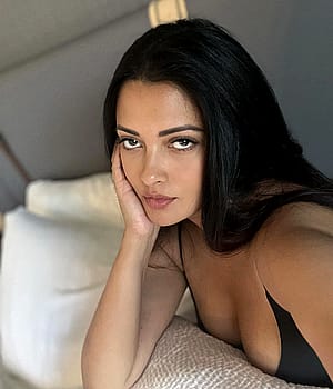 Riya Sen, 44'