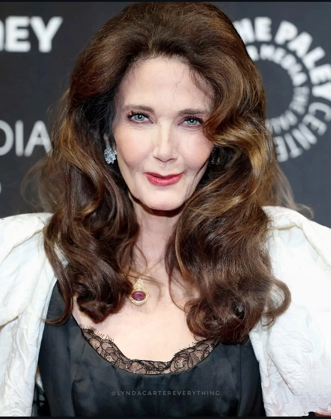Lynda Carter, 73 picture 3 of 3