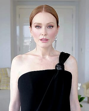 Julianne Moore, 64'