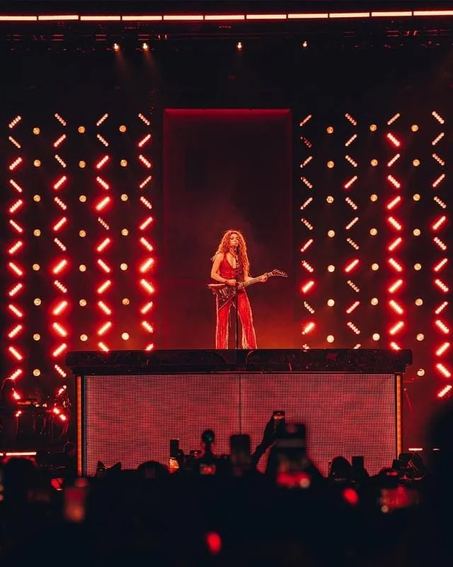 Shakira, 48 picture 3 of 4