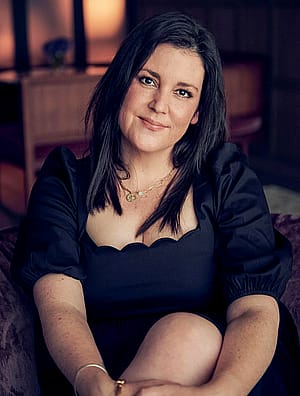 Melanie Lynskey, 48'