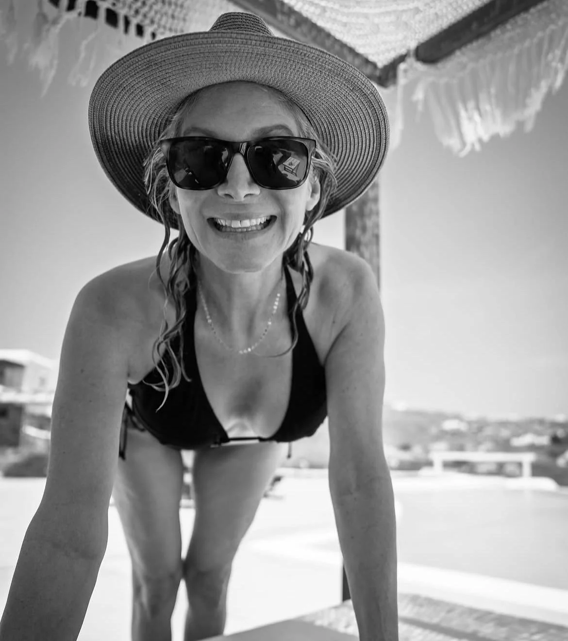 Elizabeth Mitchell, 55 picture 1 of 2