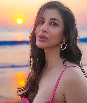 Sophie Chaudhary, 43'