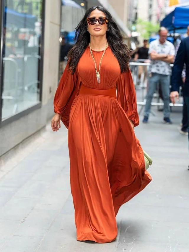 Salma Hayek, 58 picture 1 of 3