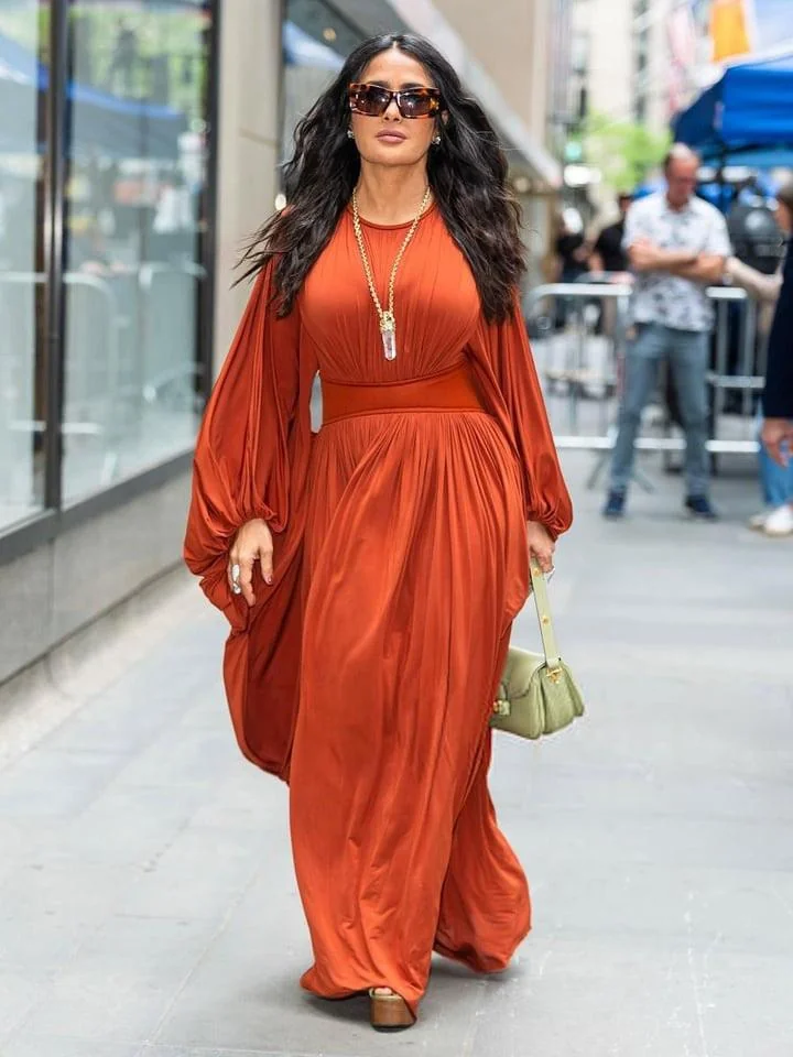 Salma Hayek, 58 picture 3 of 3
