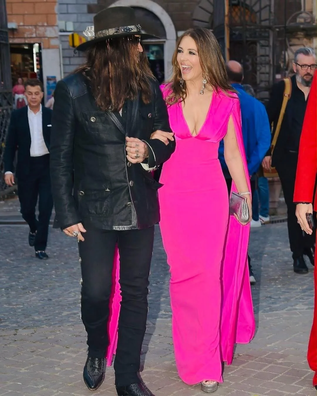 Elizabeth Hurley, 59 picture 1 of 8