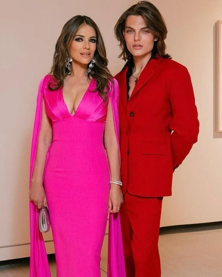 Elizabeth Hurley, 59 picture 3 of 8