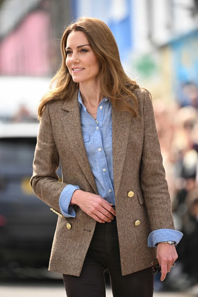 Catherine Princess of Wales, 43. picture 1 of 2