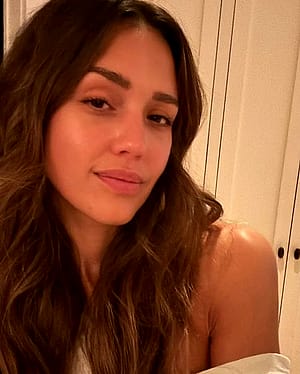 Jessica Alba, 44'