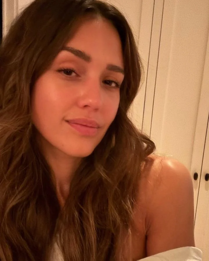 Jessica Alba, 44 picture 1 of 2