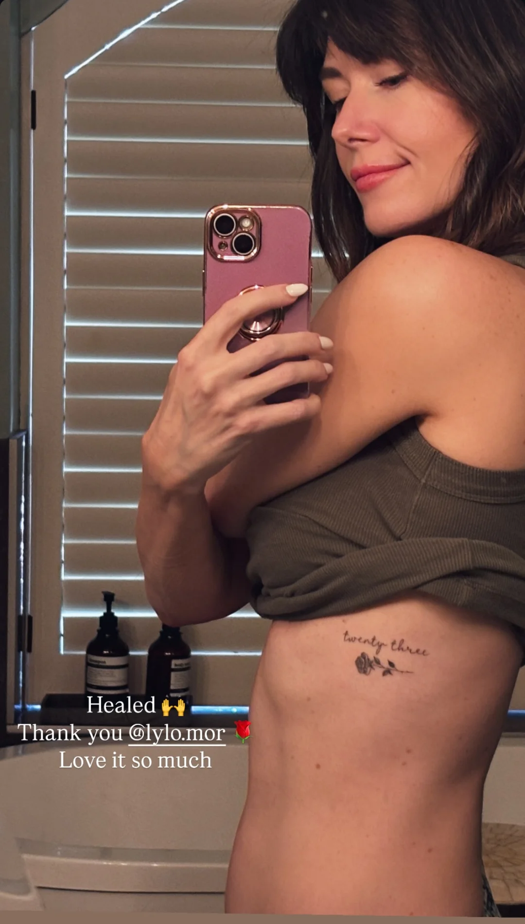 Jewel Staite, 42 picture 1 of 1