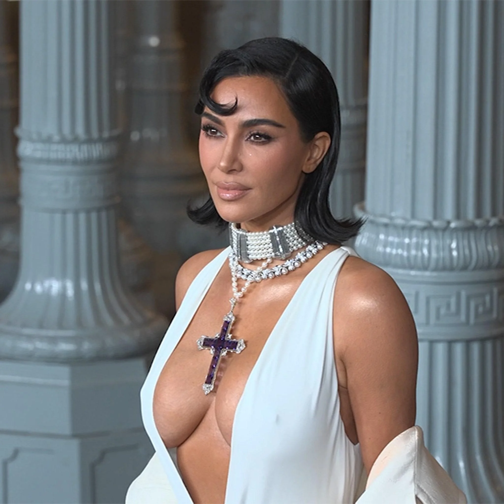 Kim Kardashian, 44 picture 3 of 12