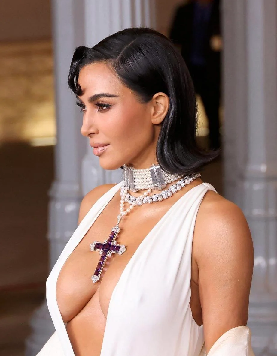 Kim Kardashian, 44 picture 5 of 12