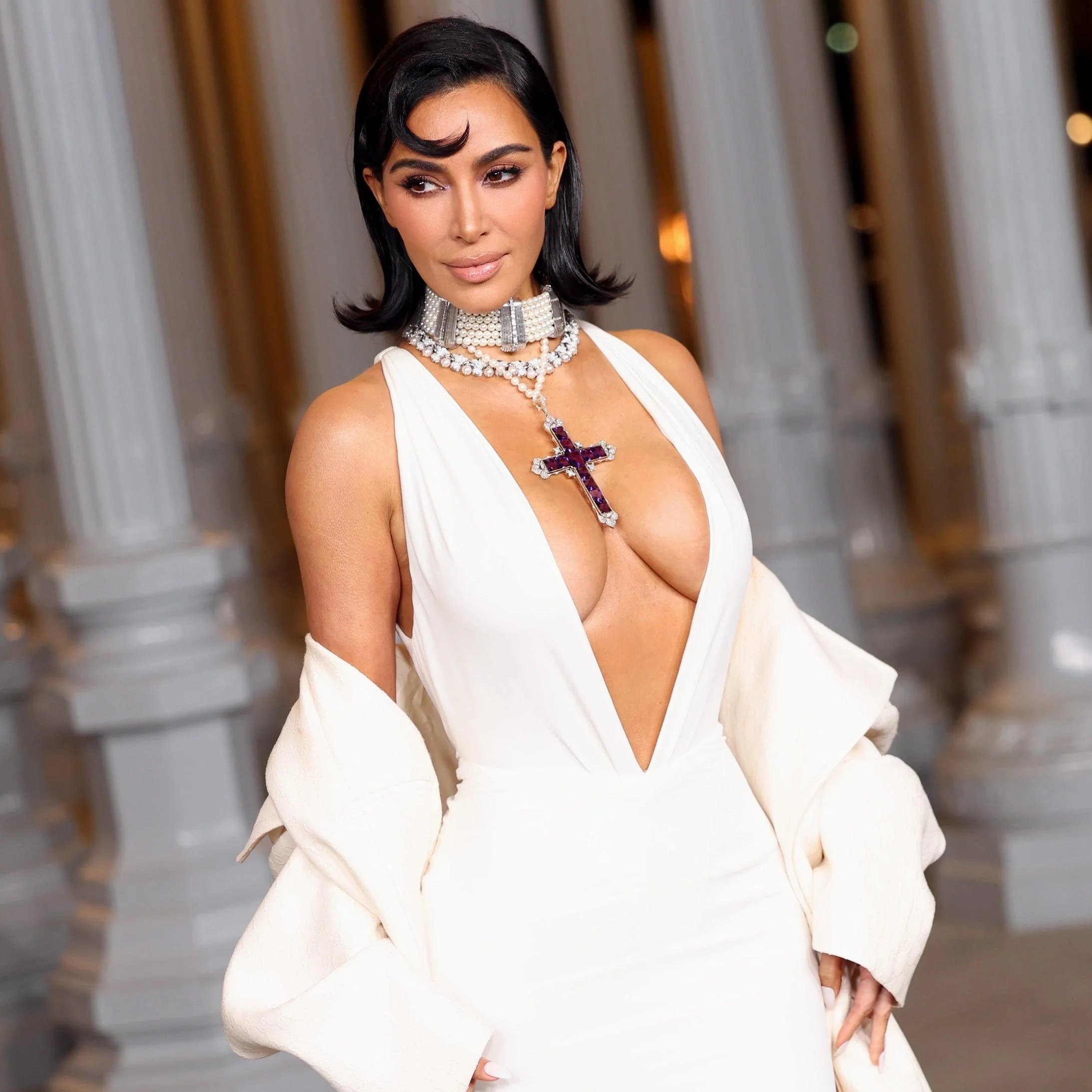 Kim Kardashian, 44 picture 6 of 12