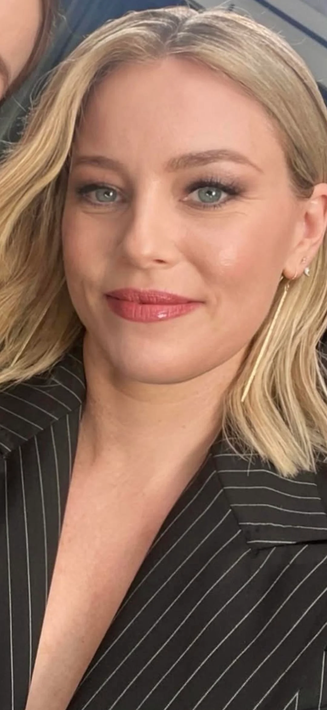 Elizabeth Banks, 51 picture 1 of 2