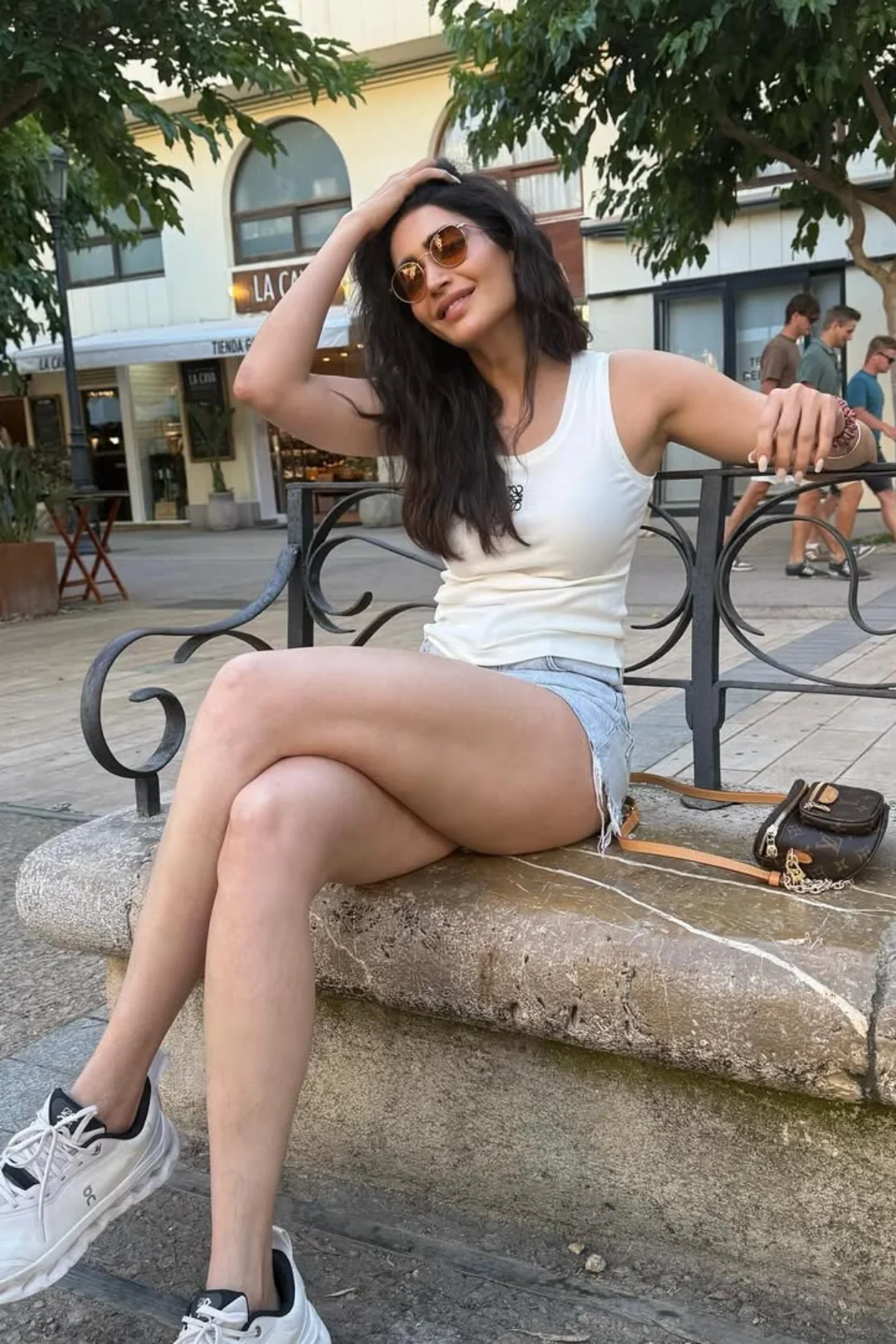 Karishma Tanna, 41 picture 2 of 3