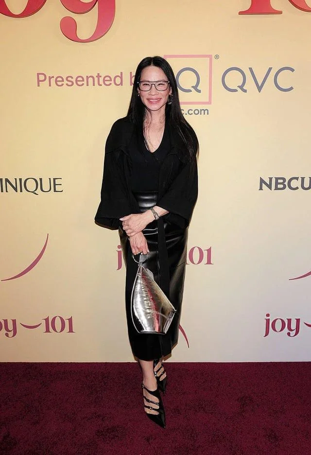 Lucy Liu, 56 picture 2 of 2
