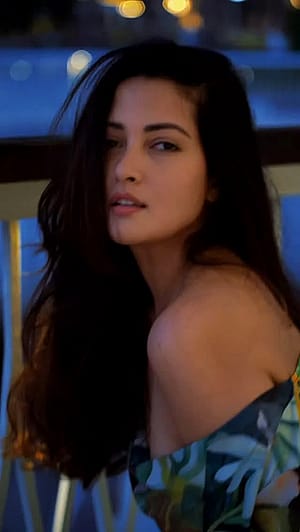 Riya Sen, 44'