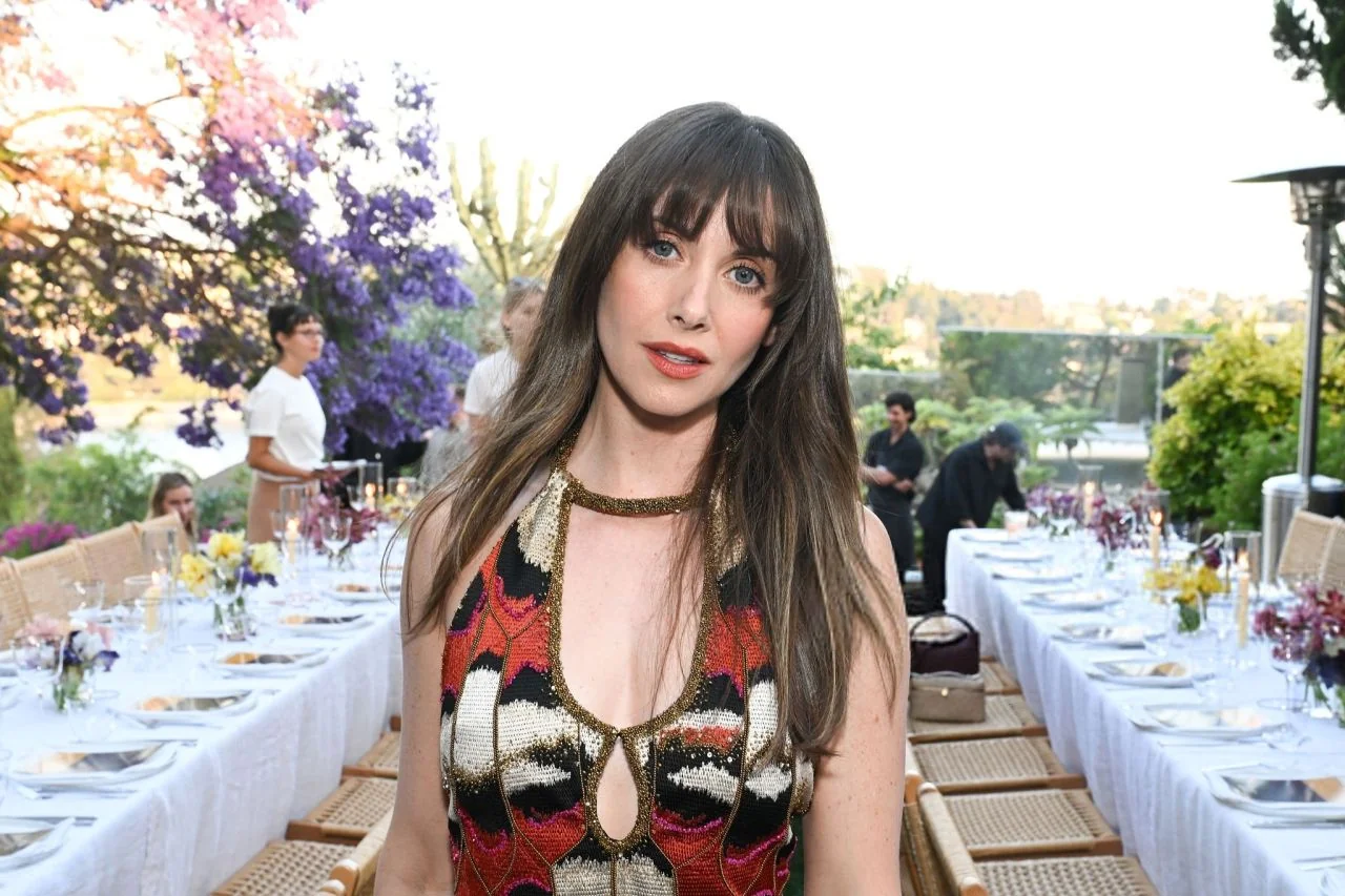 Alison Brie, 42 picture 3 of 3