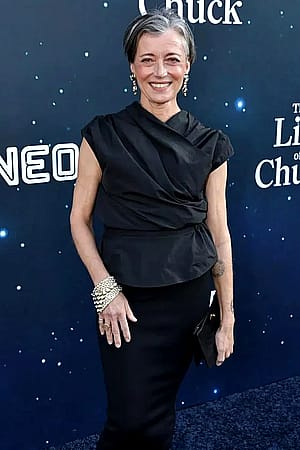 Mia Sara, 57'