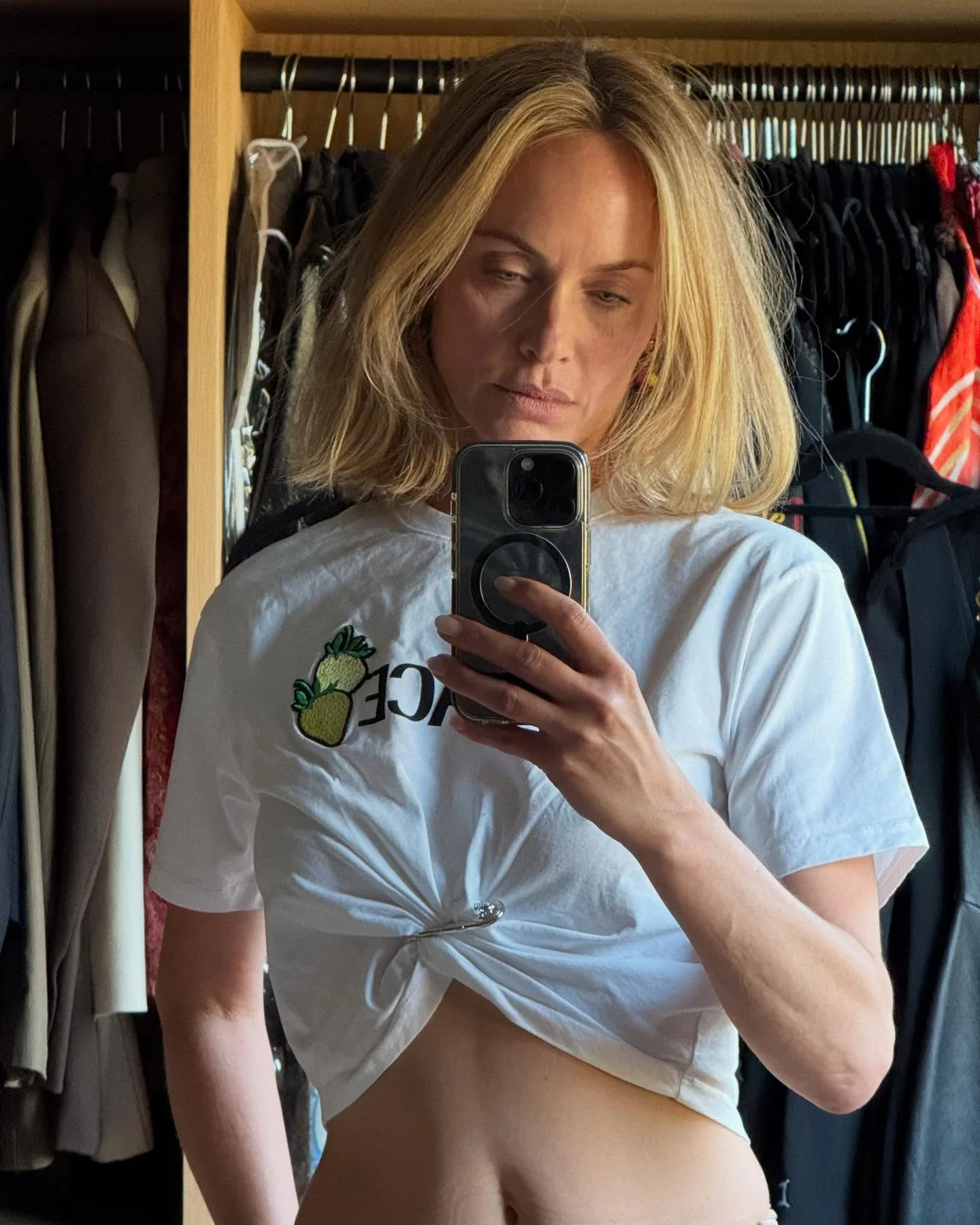 Amber Valletta, 51 picture 1 of 3
