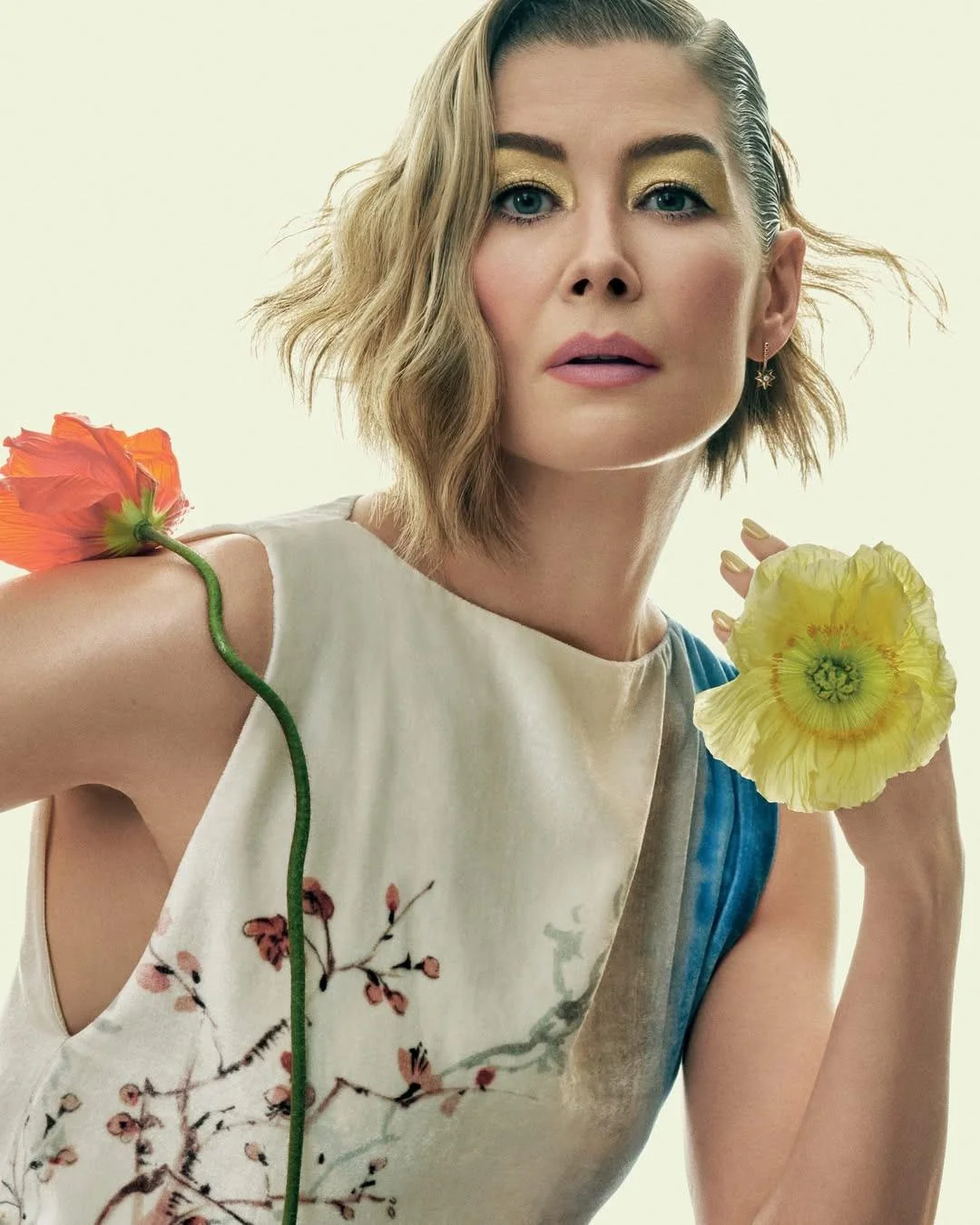 Rosamund Pike, 46 picture 2 of 6