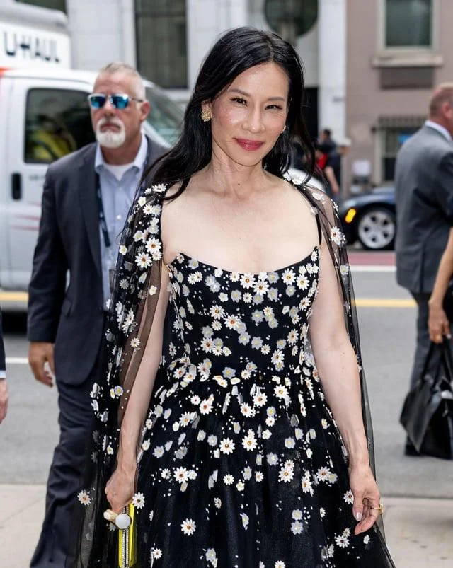 Lucy Liu, 56 picture 2 of 6